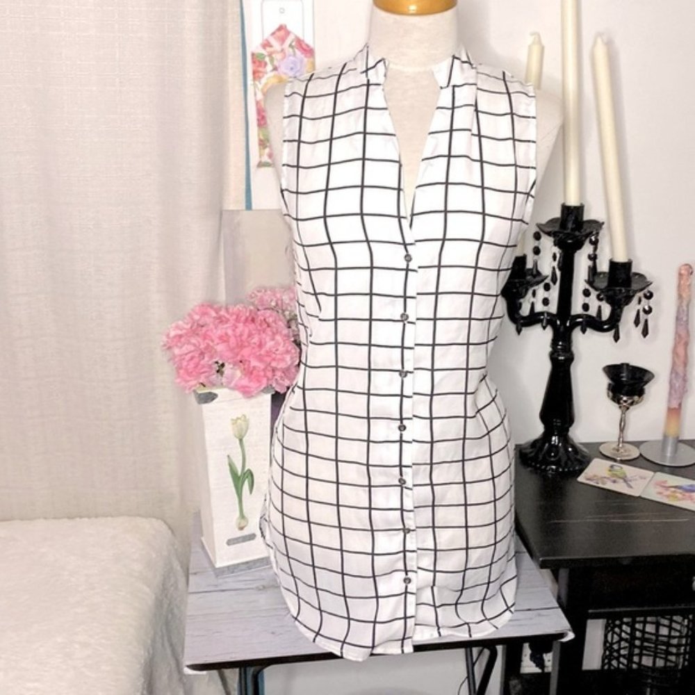 🌷Forever 21🌷 Semi Sheer White &amp; Black Sleeveless Tunic Blouse